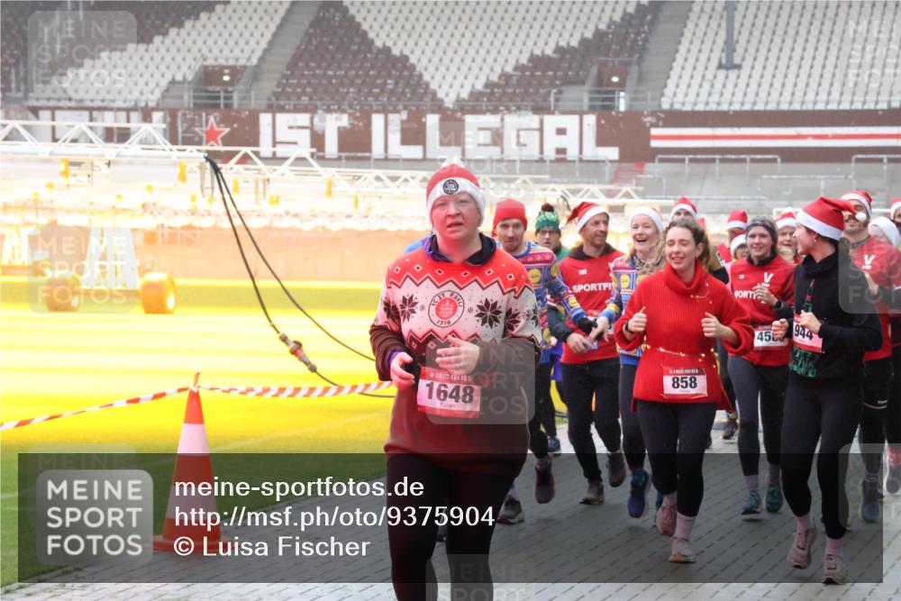 07.12.2025 - St. Pauli X-Mass-Run No. 15 Luisa Fischer http://msf.ph/oto/9375904 07.12.2025 11:06:34 Ziel 1910, 15, 1648, 10, 858, 456, 944, 92, 204, 298, 300, 402, 403, 414, 474, 486, 556, 659, 693, 854, 858, 878, 920, 924, 925, 927, 929, 932, 944, 973, 1024, 1025, 1092, 1196, 1208, 1223, 1229, 1287, 1403, 1428, 1429, 1430, 1432, 1440, 1442, 1608, 1648, 2243, 2245, 2254, 3272, 3278, 4579, 4581, 4583, 4585, 4587 meine-sportfotos.de