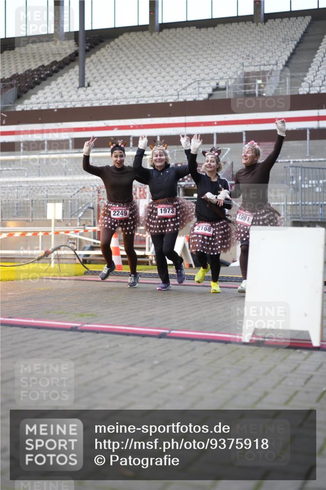 07.12.2025 - St. Pauli X-Mass-Run No. 15 Patografie http://msf.ph/oto/9375918 07.12.2025 10:04:51 Ziel 1217, 1973, 1991, 2168, 2249, 4080, 4553, 4557 meine-sportfotos.de