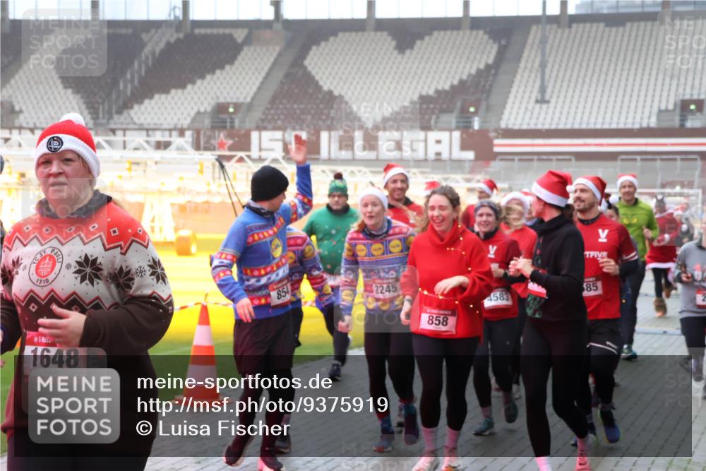 07.12.2025 - St. Pauli X-Mass-Run No. 15 Luisa Fischer http://msf.ph/oto/9375919 07.12.2025 11:06:36 Ziel 1910, 1648, 85, 2245, 4583, 85, 858, 92, 204, 298, 300, 402, 403, 414, 474, 486, 556, 659, 693, 854, 858, 878, 920, 924, 925, 927, 929, 932, 944, 973, 1024, 1025, 1092, 1196, 1208, 1223, 1229, 1287, 1403, 1428, 1429, 1430, 1432, 1440, 1442, 1608, 1648, 2243, 2245, 2254, 3272, 3278, 4579, 4581, 4583, 4585, 4587 meine-sportfotos.de