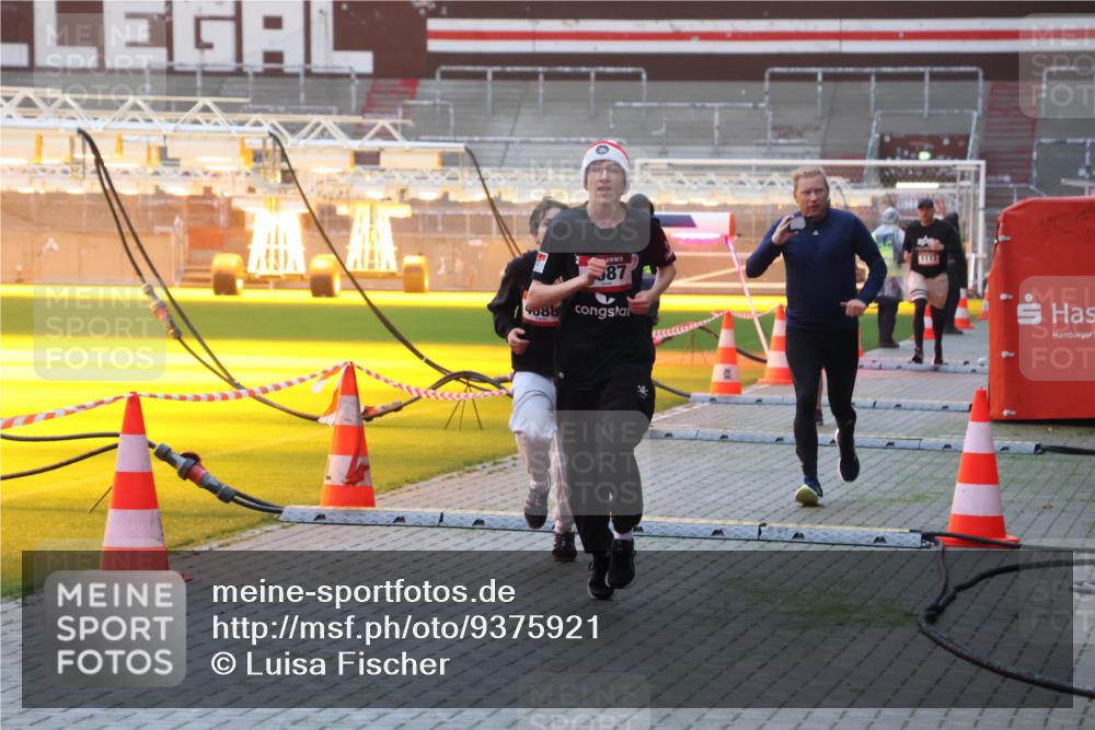 07.12.2025 - St. Pauli X-Mass-Run No. 15 Luisa Fischer http://msf.ph/oto/9375921 07.12.2025 09:55:25 Ziel 4088, 87, 1101, 1113, 1649, 1655, 1722, 2133, 2209, 2703, 4087, 4088 meine-sportfotos.de