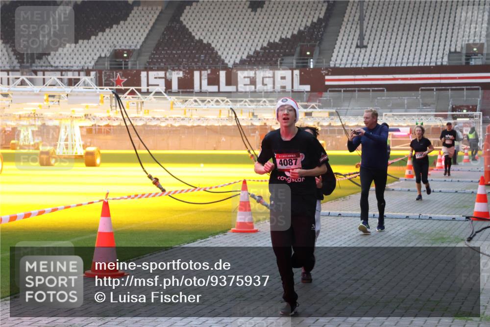 07.12.2025 - St. Pauli X-Mass-Run No. 15 Luisa Fischer http://msf.ph/oto/9375937 07.12.2025 09:55:27 Ziel 5, 4087, 110, 1101, 1113, 1649, 1655, 1722, 2703, 4087, 4088 meine-sportfotos.de