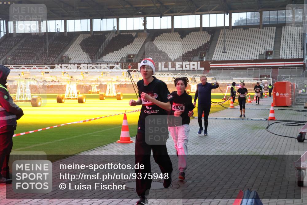 07.12.2025 - St. Pauli X-Mass-Run No. 15 Luisa Fischer http://msf.ph/oto/9375948 07.12.2025 09:55:29 Ziel 4088, 110, 1101, 1113, 1649, 1655, 1722, 2703, 4087, 4088 meine-sportfotos.de