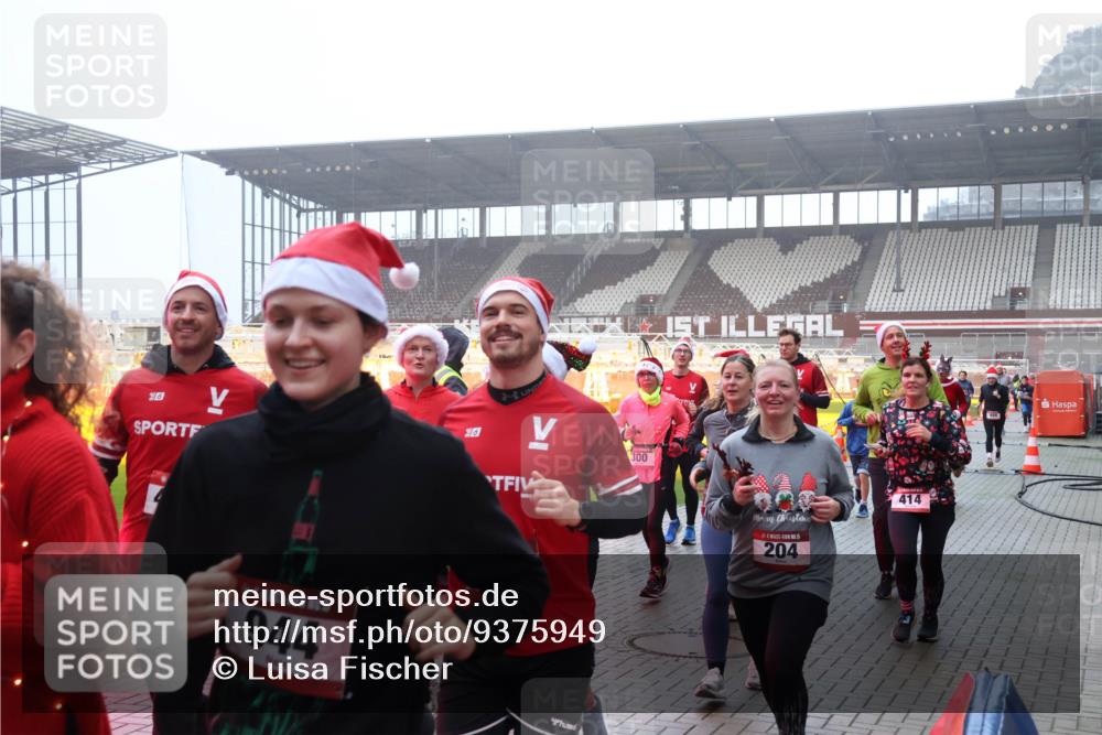 07.12.2025 - St. Pauli X-Mass-Run No. 15 Luisa Fischer http://msf.ph/oto/9375949 07.12.2025 11:06:40 Ziel 16, 26, 300, 5, 944, 204, 414, 92, 204, 298, 300, 402, 403, 414, 474, 486, 556, 659, 693, 854, 858, 878, 920, 924, 925, 927, 929, 932, 944, 973, 1024, 1025, 1092, 1208, 1223, 1229, 1287, 1403, 1428, 1429, 1430, 1432, 1440, 1442, 1556, 1564, 1608, 1648, 2243, 2245, 3272, 3278, 4579, 4581, 4583, 4585, 4587 meine-sportfotos.de
