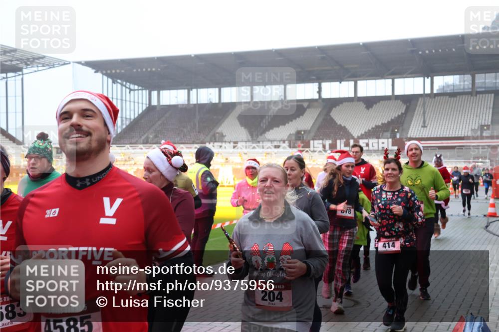 07.12.2025 - St. Pauli X-Mass-Run No. 15 Luisa Fischer http://msf.ph/oto/9375956 07.12.2025 11:06:40 Ziel 583, 15, 4585, 15, 204, 18, 414, 92, 204, 298, 300, 402, 403, 414, 474, 486, 556, 659, 693, 854, 858, 878, 920, 924, 925, 927, 929, 932, 944, 973, 1024, 1025, 1092, 1208, 1223, 1229, 1287, 1403, 1428, 1429, 1430, 1432, 1440, 1442, 1556, 1564, 1608, 1648, 2243, 2245, 3272, 3278, 4579, 4581, 4583, 4585, 4587 meine-sportfotos.de