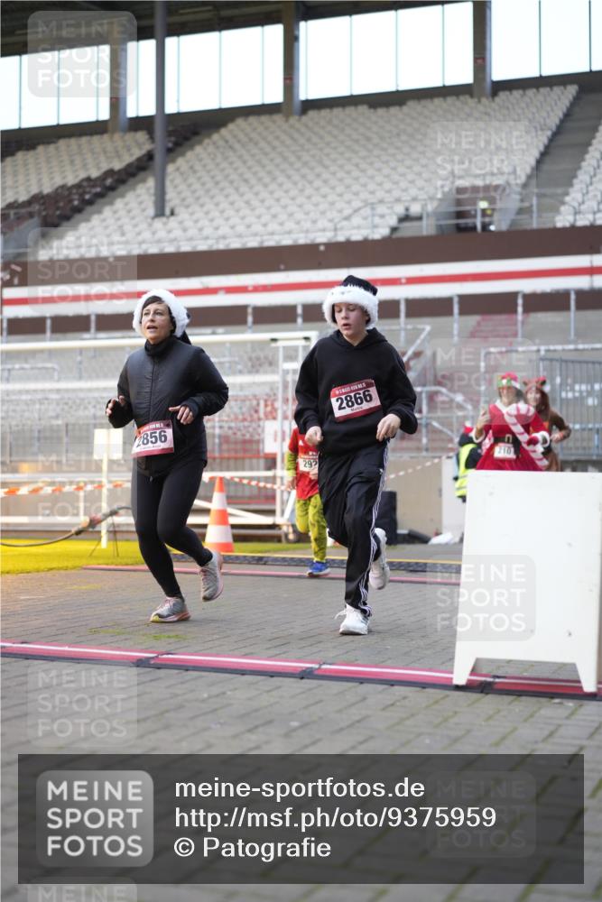 07.12.2025 - St. Pauli X-Mass-Run No. 15 Patografie http://msf.ph/oto/9375959 07.12.2025 10:04:57 Ziel 202, 210, 292, 699, 1217, 1973, 1991, 2168, 2249, 2856, 2866, 3307, 3311 meine-sportfotos.de