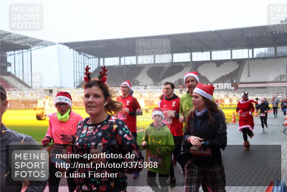 07.12.2025 - St. Pauli X-Mass-Run No. 15 Luisa Fischer http://msf.ph/oto/9375968 07.12.2025 11:06:42 Ziel 300, 579, 4581, 403, 10, 140, 92, 204, 298, 300, 402, 403, 414, 474, 486, 556, 659, 693, 854, 858, 878, 920, 924, 925, 927, 929, 944, 973, 1024, 1025, 1208, 1223, 1229, 1285, 1286, 1287, 1403, 1428, 1429, 1430, 1432, 1440, 1442, 1556, 1564, 1608, 1648, 2243, 2245, 3272, 3278, 4579, 4581, 4583, 4585, 4587 meine-sportfotos.de