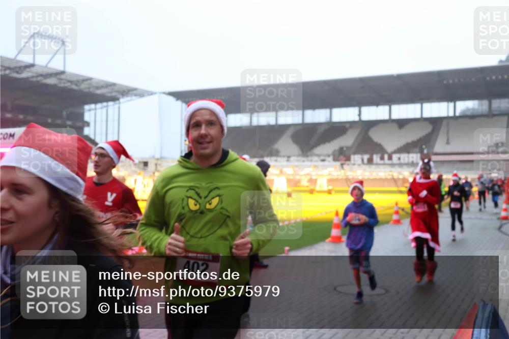 07.12.2025 - St. Pauli X-Mass-Run No. 15 Luisa Fischer http://msf.ph/oto/9375979 07.12.2025 11:06:43 Ziel 402, 92, 204, 298, 300, 402, 403, 414, 474, 486, 556, 565, 659, 693, 854, 858, 878, 920, 927, 929, 944, 973, 1024, 1025, 1208, 1223, 1229, 1285, 1286, 1287, 1403, 1428, 1429, 1430, 1432, 1440, 1442, 1556, 1564, 1608, 1648, 2243, 2245, 3272, 3278, 4579, 4581, 4583, 4585, 4587 meine-sportfotos.de