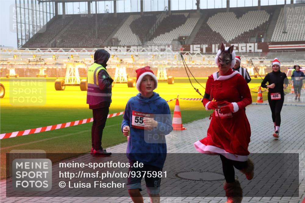 07.12.2025 - St. Pauli X-Mass-Run No. 15 Luisa Fischer http://msf.ph/oto/9375981 07.12.2025 11:06:44 Ziel 15, 55, 9, 486, 92, 204, 298, 300, 402, 403, 414, 474, 486, 556, 565, 659, 693, 854, 858, 878, 920, 927, 929, 944, 1024, 1025, 1208, 1223, 1229, 1285, 1286, 1287, 1403, 1429, 1430, 1440, 1442, 1556, 1564, 1608, 1648, 2243, 2245, 3272, 3278, 4579, 4581, 4583, 4585, 4587 meine-sportfotos.de