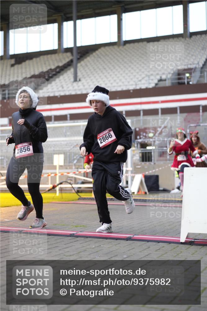 07.12.2025 - St. Pauli X-Mass-Run No. 15 Patografie http://msf.ph/oto/9375982 07.12.2025 10:04:57 Ziel 202, 210, 292, 699, 1217, 1973, 1991, 2168, 2249, 2856, 2866, 3307, 3311 meine-sportfotos.de