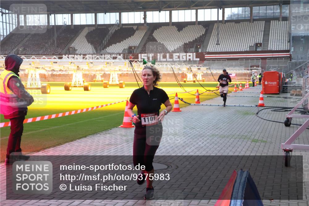 07.12.2025 - St. Pauli X-Mass-Run No. 15 Luisa Fischer http://msf.ph/oto/9375983 07.12.2025 09:55:34 Ziel 1101, 1101, 1113, 1649, 1655, 1722, 2703, 4087, 4088 meine-sportfotos.de