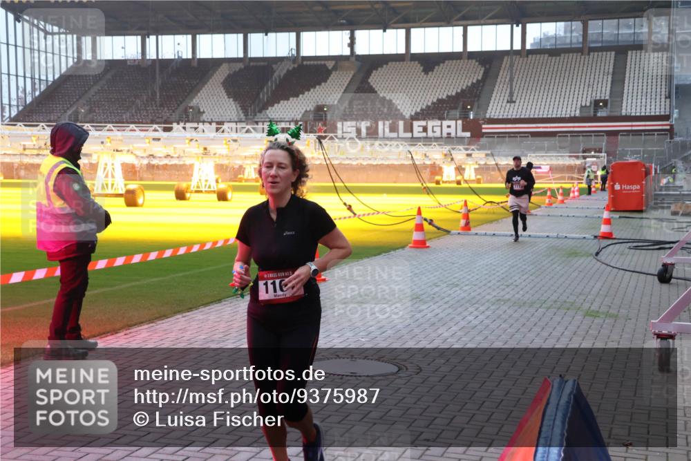 07.12.2025 - St. Pauli X-Mass-Run No. 15 Luisa Fischer http://msf.ph/oto/9375987 07.12.2025 09:55:34 Ziel 15, 110, 1101, 1113, 1649, 1655, 1722, 2703, 4087, 4088 meine-sportfotos.de