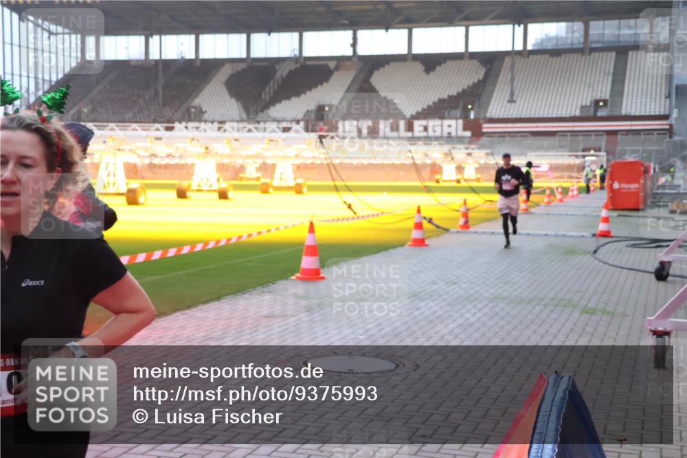 07.12.2025 - St. Pauli X-Mass-Run No. 15 Luisa Fischer http://msf.ph/oto/9375993 07.12.2025 09:55:35 Ziel 15, 1101, 1113, 1649, 1655, 1722, 2703, 4087, 4088 meine-sportfotos.de