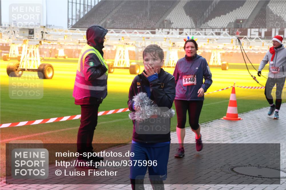 07.12.2025 - St. Pauli X-Mass-Run No. 15 Luisa Fischer http://msf.ph/oto/9375996 07.12.2025 11:06:53 Ziel 1440, 1442, 92, 204, 359, 382, 402, 403, 414, 474, 486, 556, 565, 693, 854, 858, 878, 920, 944, 1024, 1025, 1223, 1229, 1285, 1286, 1287, 1403, 1429, 1430, 1440, 1442, 1556, 1564, 1648, 1708, 2243, 2245, 4579, 4581, 4582, 4583, 4585, 4587, 4588 meine-sportfotos.de