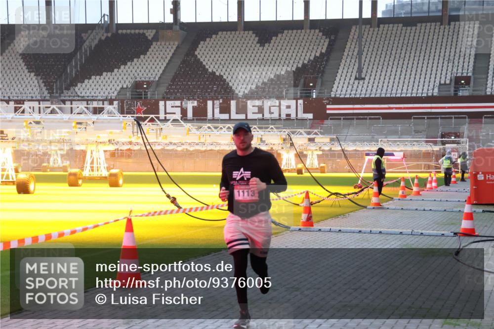 07.12.2025 - St. Pauli X-Mass-Run No. 15 Luisa Fischer http://msf.ph/oto/9376005 07.12.2025 09:55:38 Ziel 1113, 1101, 1113, 1649, 1655, 1722, 4087, 4088 meine-sportfotos.de