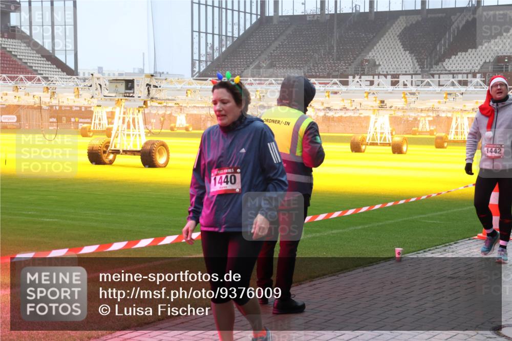 07.12.2025 - St. Pauli X-Mass-Run No. 15 Luisa Fischer http://msf.ph/oto/9376009 07.12.2025 11:06:55 Ziel 1440, 1442, 204, 359, 382, 402, 403, 414, 474, 486, 556, 565, 595, 693, 854, 858, 878, 920, 944, 1024, 1223, 1229, 1285, 1286, 1287, 1403, 1429, 1430, 1440, 1442, 1556, 1564, 1648, 1708, 2243, 2245, 4579, 4581, 4582, 4583, 4585, 4587, 4588 meine-sportfotos.de
