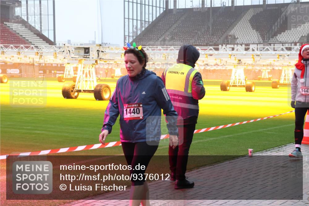 07.12.2025 - St. Pauli X-Mass-Run No. 15 Luisa Fischer http://msf.ph/oto/9376012 07.12.2025 11:06:55 Ziel 144, 5, 1440, 204, 359, 382, 402, 403, 414, 474, 486, 556, 565, 595, 693, 854, 858, 878, 920, 944, 1024, 1223, 1229, 1285, 1286, 1287, 1403, 1429, 1430, 1440, 1442, 1556, 1564, 1648, 1708, 2243, 2245, 4579, 4581, 4582, 4583, 4585, 4587, 4588 meine-sportfotos.de