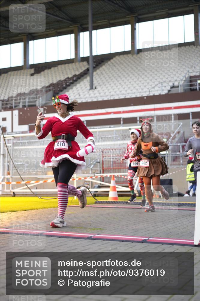 07.12.2025 - St. Pauli X-Mass-Run No. 15 Patografie http://msf.ph/oto/9376019 07.12.2025 10:04:59 Ziel 202, 210, 292, 699, 1973, 1991, 2168, 2249, 2856, 2866, 3307, 3311 meine-sportfotos.de