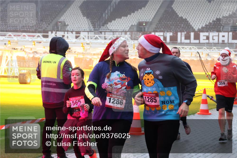 07.12.2025 - St. Pauli X-Mass-Run No. 15 Luisa Fischer http://msf.ph/oto/9376025 07.12.2025 11:07:06 Ziel 15, 565, 15, 1286, 15, 1285, 359, 204, 359, 382, 414, 474, 486, 565, 595, 1285, 1286, 1403, 1440, 1442, 1462, 1469, 1556, 1564, 1708, 4582, 4588 meine-sportfotos.de