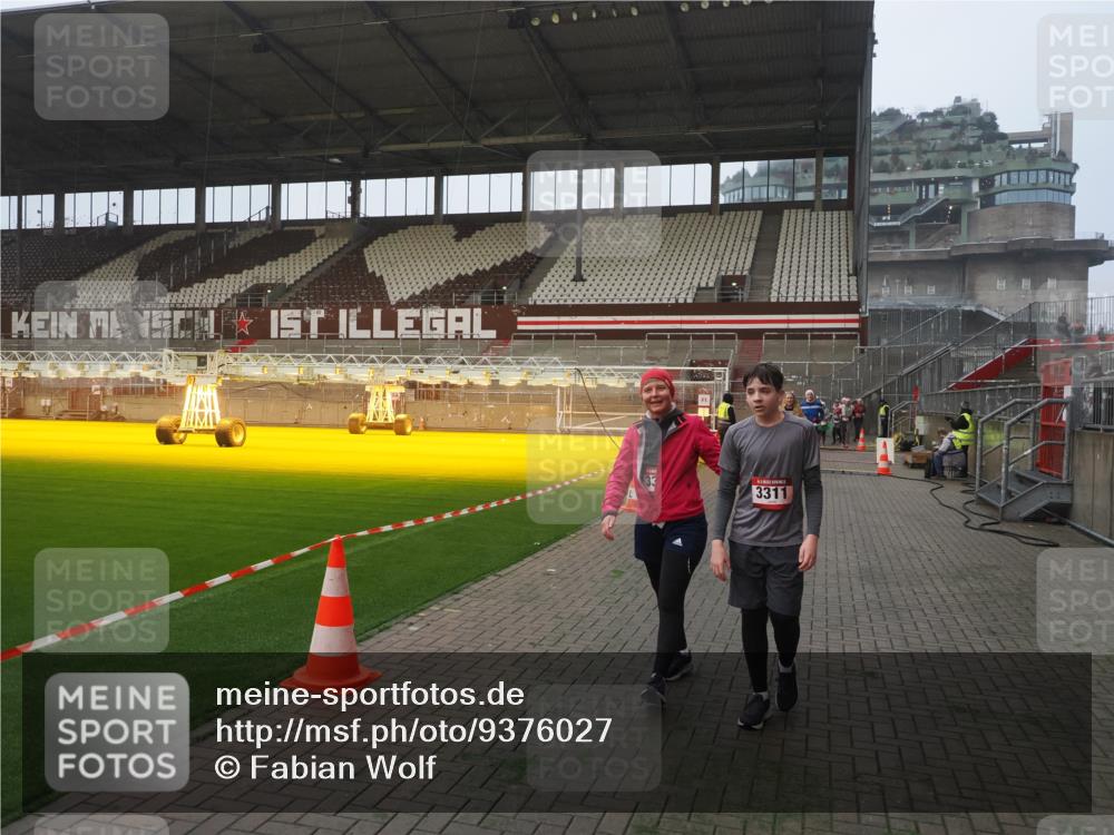 07.12.2025 - St. Pauli X-Mass-Run No. 15 Fabian Wolf http://msf.ph/oto/9376027 07.12.2025 10:05:11 Ziel 114, 202, 210, 292, 699, 1973, 1991, 2168, 2249, 2856, 2866, 3186, 3307, 3311 meine-sportfotos.de