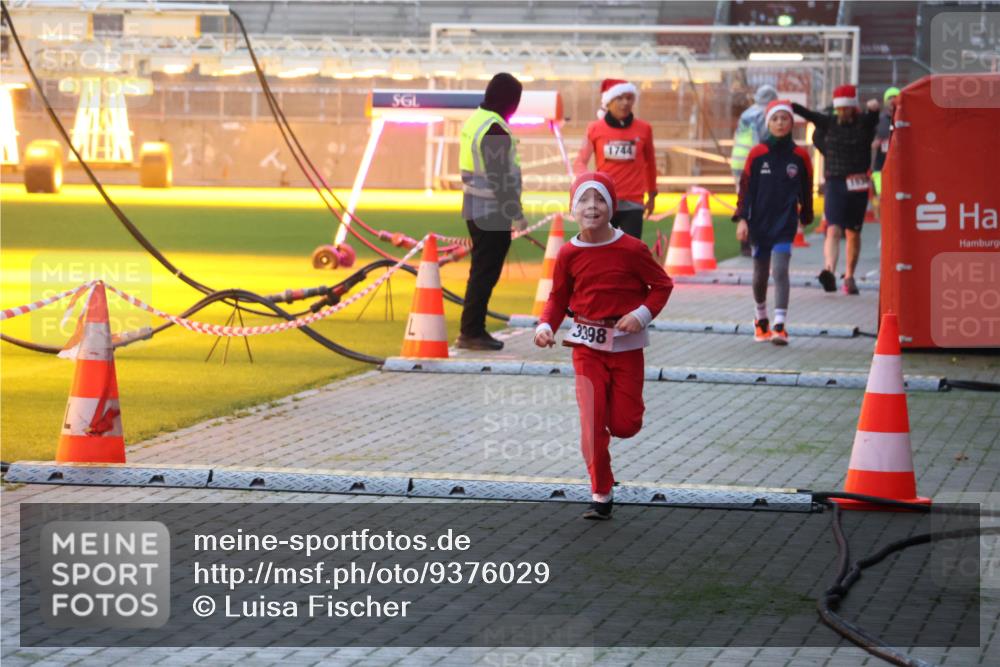 07.12.2025 - St. Pauli X-Mass-Run No. 15 Luisa Fischer http://msf.ph/oto/9376029 07.12.2025 09:56:18 Ziel 3398, 1744, 1934, 312, 1530, 1744, 3398 meine-sportfotos.de