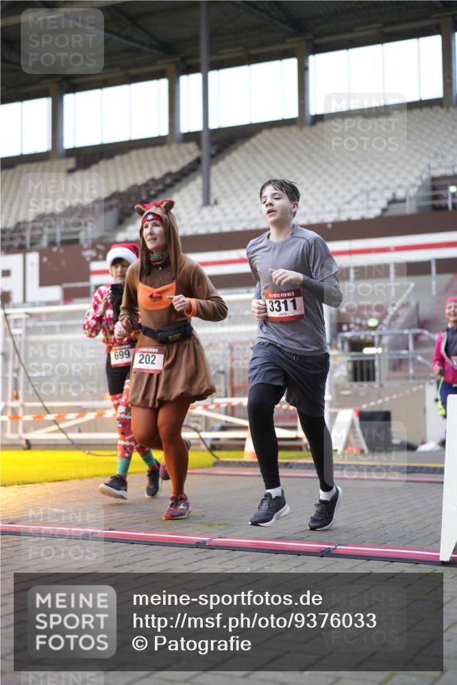 07.12.2025 - St. Pauli X-Mass-Run No. 15 Patografie http://msf.ph/oto/9376033 07.12.2025 10:05:00 Ziel 202, 210, 292, 699, 1973, 1991, 2168, 2249, 2856, 2866, 3307, 3311 meine-sportfotos.de