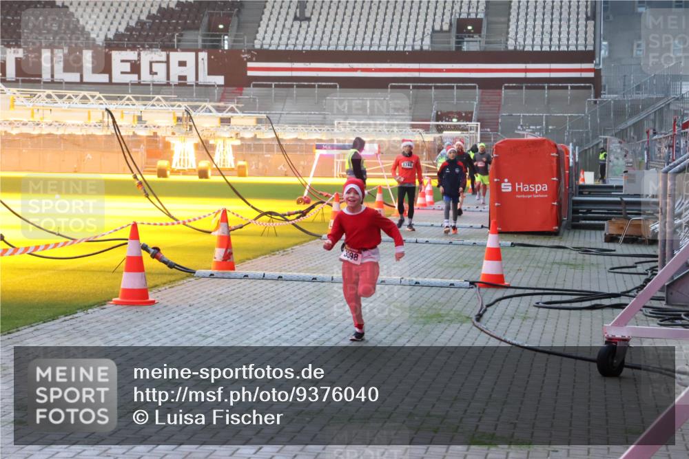 07.12.2025 - St. Pauli X-Mass-Run No. 15 Luisa Fischer http://msf.ph/oto/9376040 07.12.2025 09:56:19 Ziel 3398, 1744, 312, 1530, 1744, 3398 meine-sportfotos.de