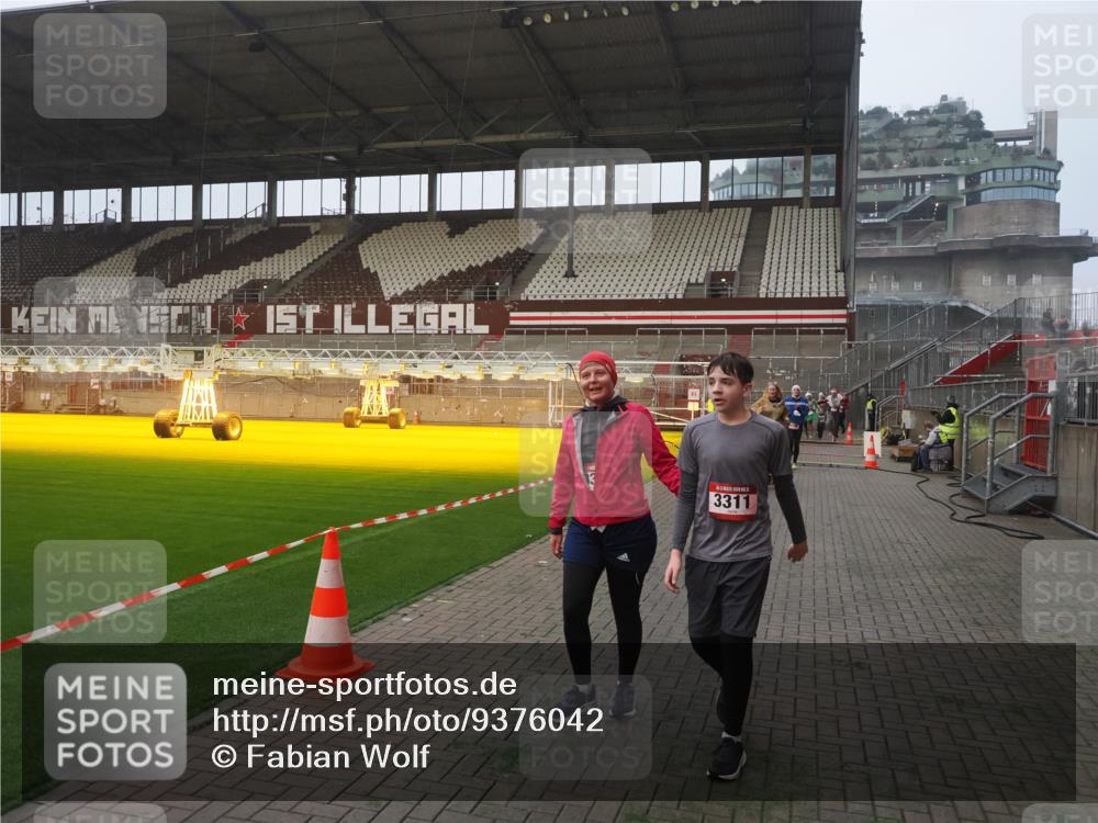 07.12.2025 - St. Pauli X-Mass-Run No. 15 Fabian Wolf http://msf.ph/oto/9376042 07.12.2025 10:05:11 Ziel 114, 202, 210, 292, 699, 1973, 1991, 2168, 2249, 2856, 2866, 3186, 3307, 3311 meine-sportfotos.de