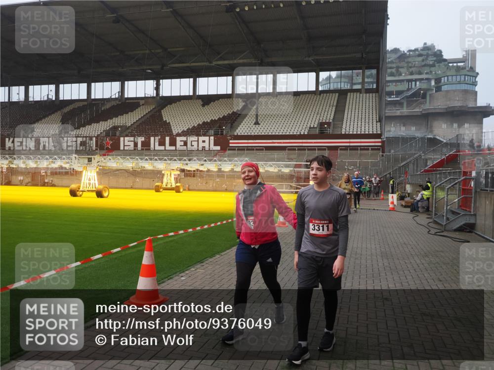 07.12.2025 - St. Pauli X-Mass-Run No. 15 Fabian Wolf http://msf.ph/oto/9376049 07.12.2025 10:05:12 Ziel 114, 202, 210, 292, 699, 1973, 1991, 2168, 2249, 2856, 2866, 3186, 3307, 3311 meine-sportfotos.de