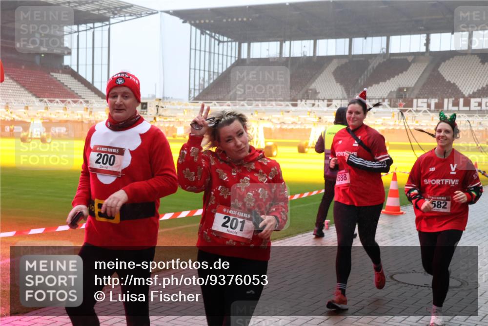 07.12.2025 - St. Pauli X-Mass-Run No. 15 Luisa Fischer http://msf.ph/oto/9376053 07.12.2025 11:07:12 Ziel 200, 15, 201, 588, 10, 5, 582, 359, 382, 474, 486, 565, 595, 1285, 1286, 1440, 1442, 1462, 1469, 1556, 1564, 1634, 1666, 1708, 1751, 1861, 4582, 4588 meine-sportfotos.de