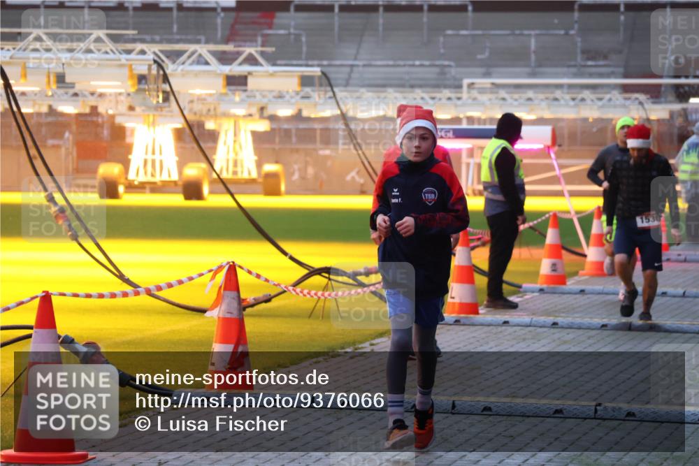 07.12.2025 - St. Pauli X-Mass-Run No. 15 Luisa Fischer http://msf.ph/oto/9376066 07.12.2025 09:56:26 Ziel 1530, 312, 1483, 1530, 1744, 3398 meine-sportfotos.de