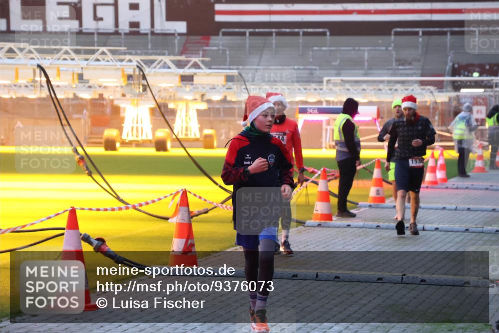 07.12.2025 - St. Pauli X-Mass-Run No. 15 Luisa Fischer http://msf.ph/oto/9376073 07.12.2025 09:56:27 Ziel 1530, 312, 1483, 1530, 1744, 3398 meine-sportfotos.de