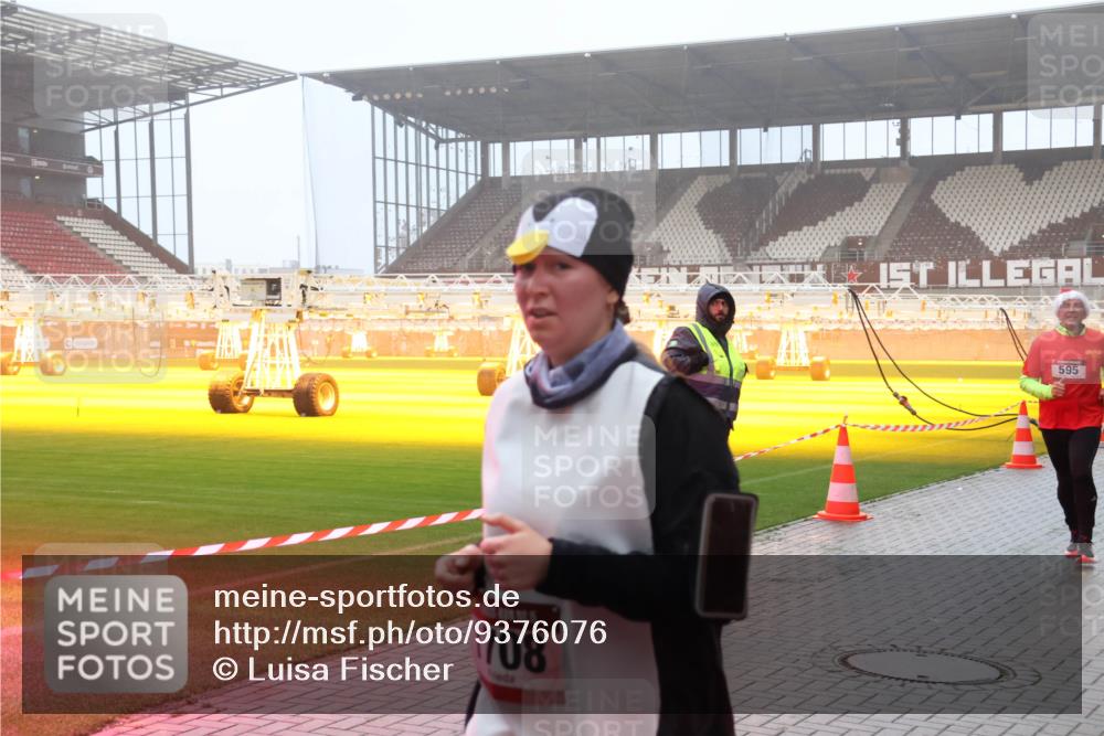 07.12.2025 - St. Pauli X-Mass-Run No. 15 Luisa Fischer http://msf.ph/oto/9376076 07.12.2025 11:07:15 Ziel 1708, 595, 359, 382, 565, 595, 1285, 1286, 1440, 1442, 1462, 1469, 1556, 1564, 1634, 1666, 1708, 1751, 1861, 1862, 4582, 4588 meine-sportfotos.de