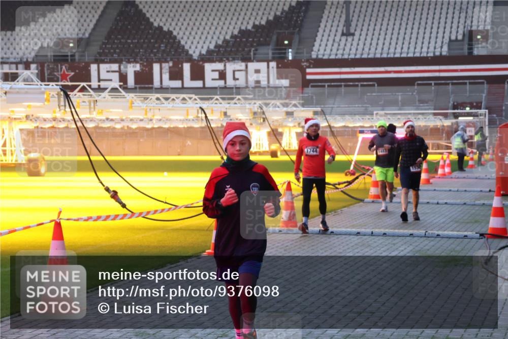 07.12.2025 - St. Pauli X-Mass-Run No. 15 Luisa Fischer http://msf.ph/oto/9376098 07.12.2025 09:56:30 Ziel 1744, 1483, 1530, 312, 1483, 1530, 1744, 3398 meine-sportfotos.de
