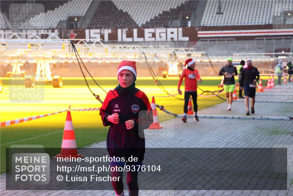 07.12.2025 - St. Pauli X-Mass-Run No. 15 Luisa Fischer http://msf.ph/oto/9376104 07.12.2025 09:56:31 Ziel 1, 312, 1483, 1530, 1744, 3398 meine-sportfotos.de