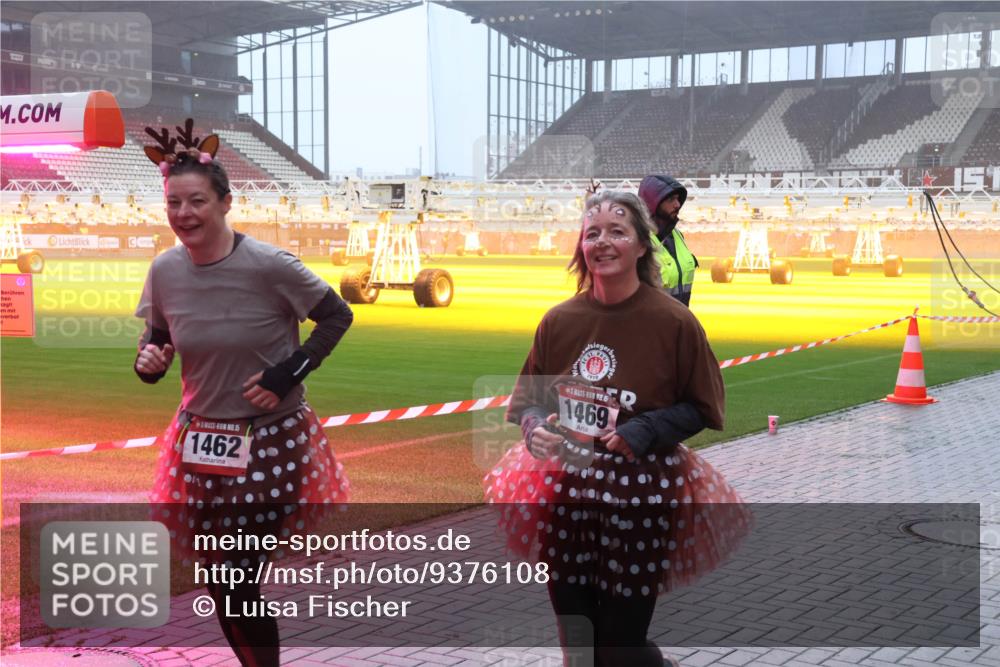 07.12.2025 - St. Pauli X-Mass-Run No. 15 Luisa Fischer http://msf.ph/oto/9376108 07.12.2025 11:07:25 Ziel 5, 1462, 15, 1469, 281, 342, 344, 359, 382, 565, 595, 596, 688, 1285, 1286, 1462, 1469, 1556, 1564, 1585, 1587, 1634, 1666, 1708, 1751, 1861, 1862, 4582, 4588 meine-sportfotos.de