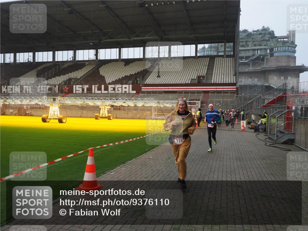 07.12.2025 - St. Pauli X-Mass-Run No. 15 Fabian Wolf http://msf.ph/oto/9376110 07.12.2025 10:05:15 Ziel 114, 202, 210, 292, 699, 1121, 1481, 1661, 1761, 2856, 2866, 3186, 3307, 3311, 4036 meine-sportfotos.de