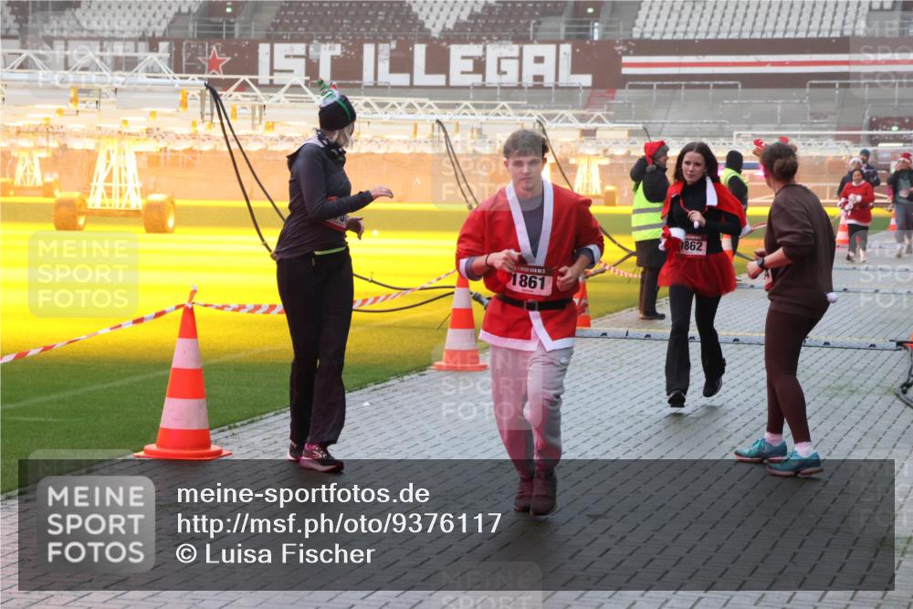 07.12.2025 - St. Pauli X-Mass-Run No. 15 Luisa Fischer http://msf.ph/oto/9376117 07.12.2025 11:07:27 Ziel 1861, 862, 281, 342, 344, 359, 382, 490, 565, 591, 595, 596, 603, 621, 622, 688, 1202, 1206, 1285, 1286, 1462, 1469, 1585, 1587, 1634, 1666, 1708, 1751, 1861, 1862, 2403, 4582, 4588 meine-sportfotos.de