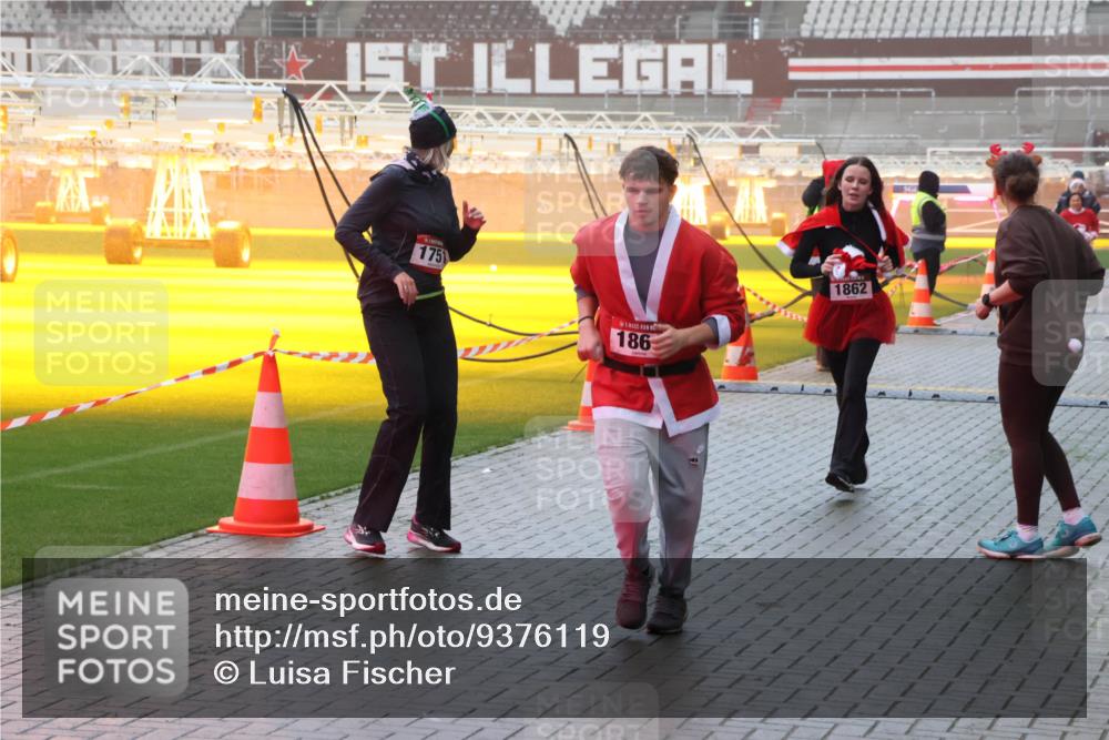 07.12.2025 - St. Pauli X-Mass-Run No. 15 Luisa Fischer http://msf.ph/oto/9376119 07.12.2025 11:07:28 Ziel 175, 186, 1862, 281, 342, 344, 359, 382, 476, 490, 565, 591, 595, 596, 603, 621, 622, 673, 688, 1202, 1206, 1285, 1286, 1462, 1469, 1585, 1587, 1634, 1666, 1708, 1751, 1861, 1862, 2403, 4582, 4588 meine-sportfotos.de