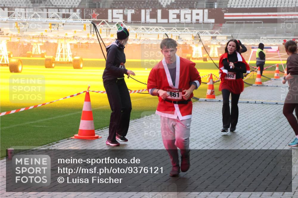 07.12.2025 - St. Pauli X-Mass-Run No. 15 Luisa Fischer http://msf.ph/oto/9376121 07.12.2025 11:07:28 Ziel 15, 861, 1862, 281, 342, 344, 359, 382, 476, 490, 565, 591, 595, 596, 603, 621, 622, 673, 688, 1202, 1206, 1285, 1286, 1462, 1469, 1585, 1587, 1634, 1666, 1708, 1751, 1861, 1862, 2403, 4582, 4588 meine-sportfotos.de