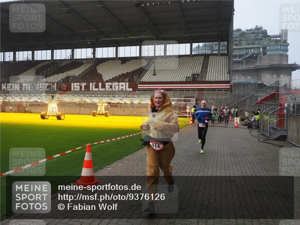 07.12.2025 - St. Pauli X-Mass-Run No. 15 Fabian Wolf http://msf.ph/oto/9376126 07.12.2025 10:05:15 Ziel 114, 202, 210, 292, 699, 1121, 1481, 1661, 1761, 2856, 2866, 3186, 3307, 3311, 4036 meine-sportfotos.de