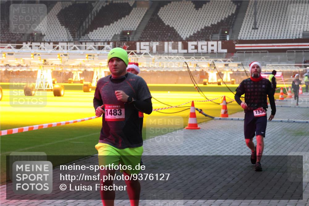 07.12.2025 - St. Pauli X-Mass-Run No. 15 Luisa Fischer http://msf.ph/oto/9376127 07.12.2025 09:56:39 Ziel 15, 1483, 1530, 312, 1483, 1530, 3255, 3398 meine-sportfotos.de