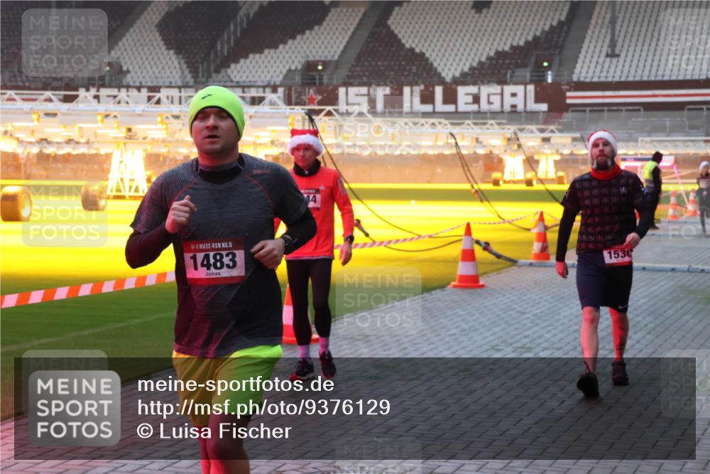 07.12.2025 - St. Pauli X-Mass-Run No. 15 Luisa Fischer http://msf.ph/oto/9376129 07.12.2025 09:56:39 Ziel 15, 1483, 1530, 312, 1483, 1530, 3255, 3398 meine-sportfotos.de