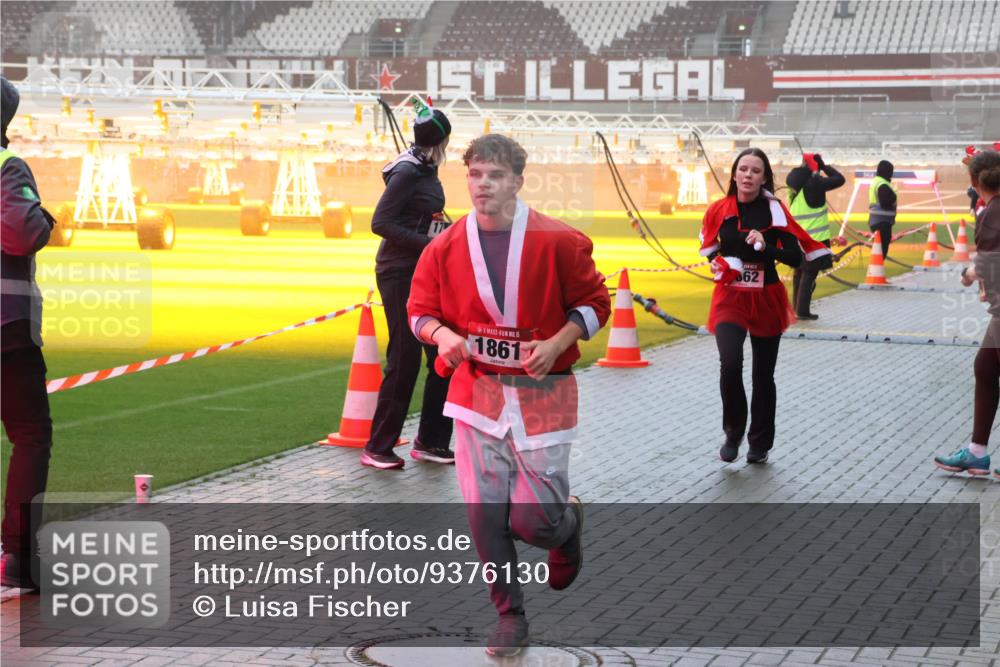 07.12.2025 - St. Pauli X-Mass-Run No. 15 Luisa Fischer http://msf.ph/oto/9376130 07.12.2025 11:07:29 Ziel 15, 1861, 862, 281, 342, 344, 359, 382, 476, 490, 565, 591, 595, 596, 603, 621, 622, 673, 688, 781, 1202, 1206, 1233, 1285, 1286, 1462, 1469, 1585, 1587, 1634, 1666, 1708, 1751, 1861, 1862, 2403, 4582, 4588 meine-sportfotos.de