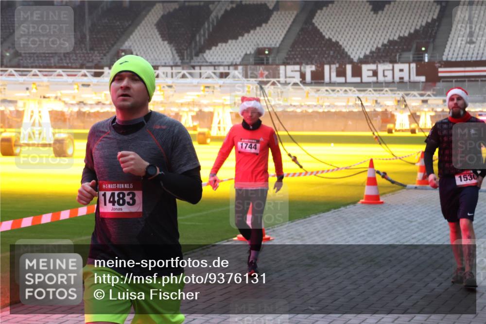 07.12.2025 - St. Pauli X-Mass-Run No. 15 Luisa Fischer http://msf.ph/oto/9376131 07.12.2025 09:56:39 Ziel 15, 1483, 1744, 1530, 312, 1483, 1530, 3255, 3398 meine-sportfotos.de