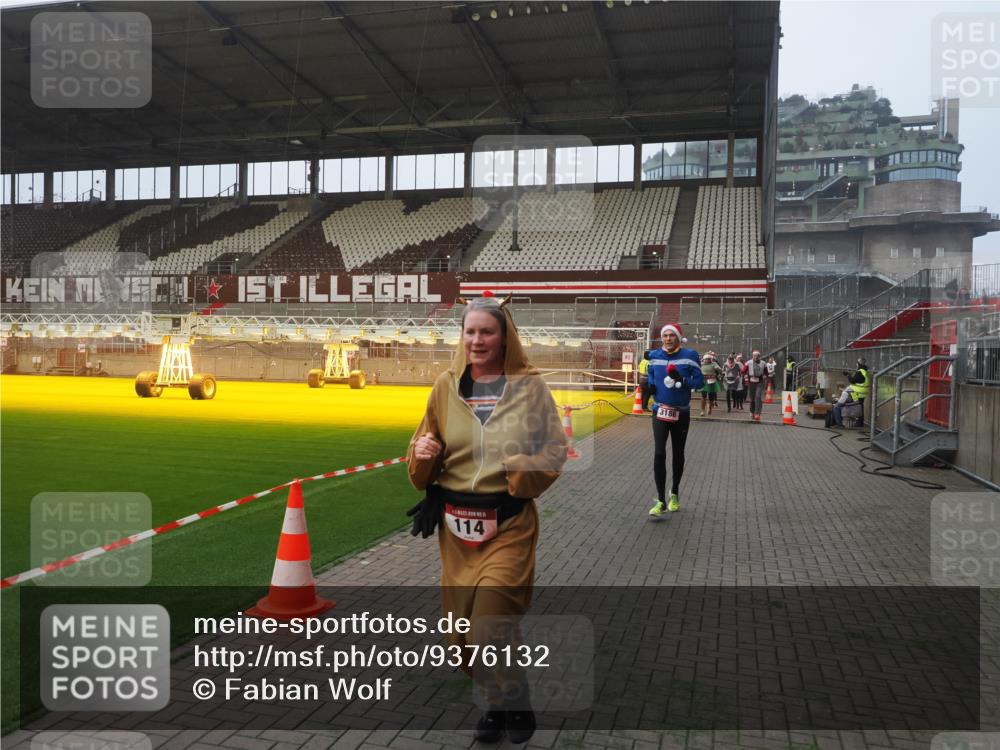 07.12.2025 - St. Pauli X-Mass-Run No. 15 Fabian Wolf http://msf.ph/oto/9376132 07.12.2025 10:05:15 Ziel 114, 202, 210, 292, 699, 1121, 1481, 1661, 1761, 2856, 2866, 3186, 3307, 3311, 4036 meine-sportfotos.de
