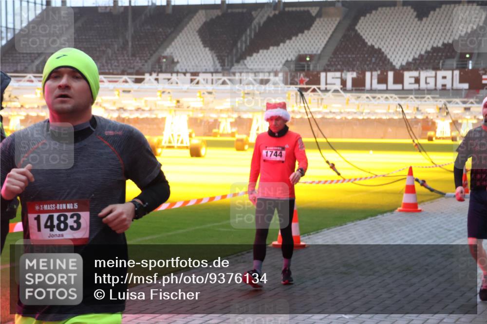 07.12.2025 - St. Pauli X-Mass-Run No. 15 Luisa Fischer http://msf.ph/oto/9376134 07.12.2025 09:56:40 Ziel 15, 1483, 1744, 312, 1483, 1530, 3255, 3398 meine-sportfotos.de