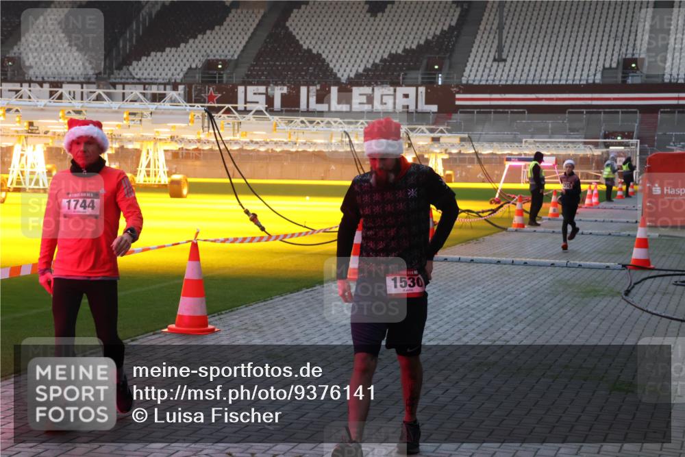 07.12.2025 - St. Pauli X-Mass-Run No. 15 Luisa Fischer http://msf.ph/oto/9376141 07.12.2025 09:56:41 Ziel 15, 1744, 1530, 1255, 312, 1483, 1530, 3255, 3398 meine-sportfotos.de