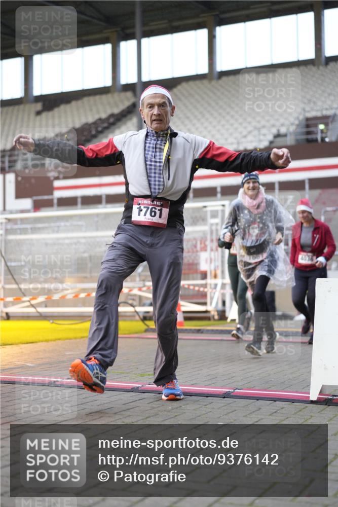 07.12.2025 - St. Pauli X-Mass-Run No. 15 Patografie http://msf.ph/oto/9376142 07.12.2025 10:05:14 Ziel 114, 202, 210, 543, 668, 699, 950, 1121, 1316, 1374, 1481, 1661, 1761, 3186, 3307, 3311, 3386, 4036 meine-sportfotos.de