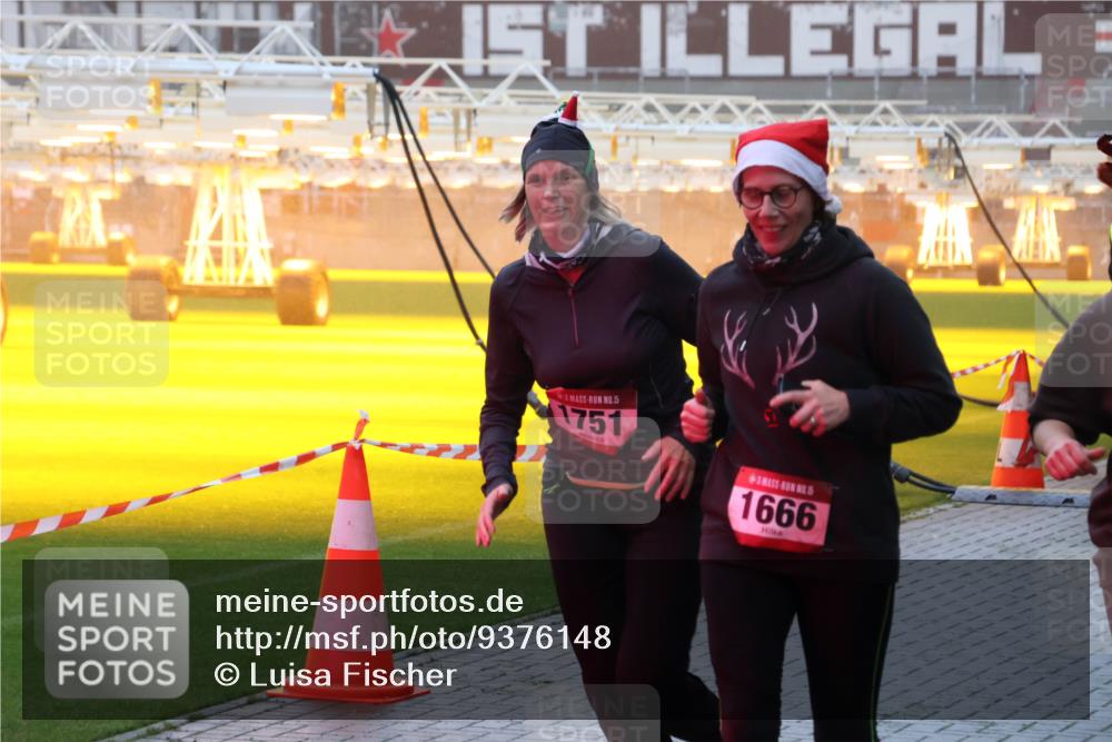 07.12.2025 - St. Pauli X-Mass-Run No. 15 Luisa Fischer http://msf.ph/oto/9376148 07.12.2025 11:07:37 Ziel 15, 1751, 15, 1666, 281, 342, 344, 476, 490, 591, 595, 596, 603, 621, 622, 673, 688, 781, 1202, 1206, 1233, 1462, 1469, 1585, 1587, 1634, 1666, 1708, 1751, 1861, 1862, 2403, 4582, 4588, 5008 meine-sportfotos.de