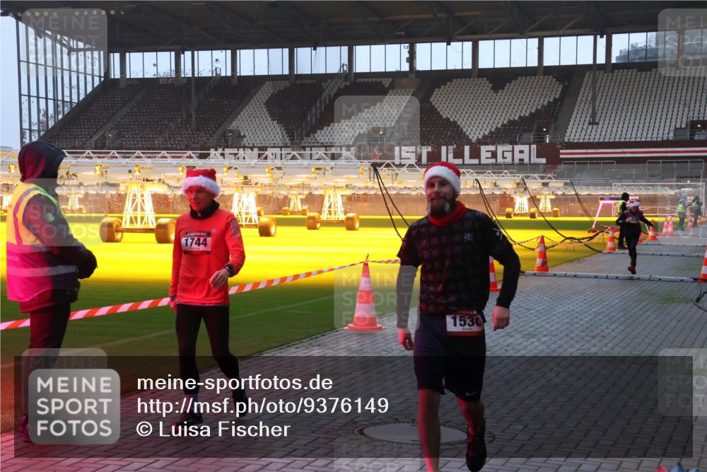 07.12.2025 - St. Pauli X-Mass-Run No. 15 Luisa Fischer http://msf.ph/oto/9376149 07.12.2025 09:56:42 Ziel 1744, 1530, 312, 1483, 1530, 3255 meine-sportfotos.de
